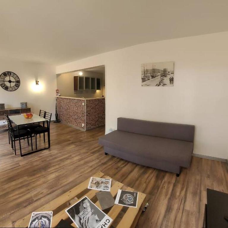 Au calme, 200m du centre T2 avec balcon et parking - Appartement 1 Chambre - 43