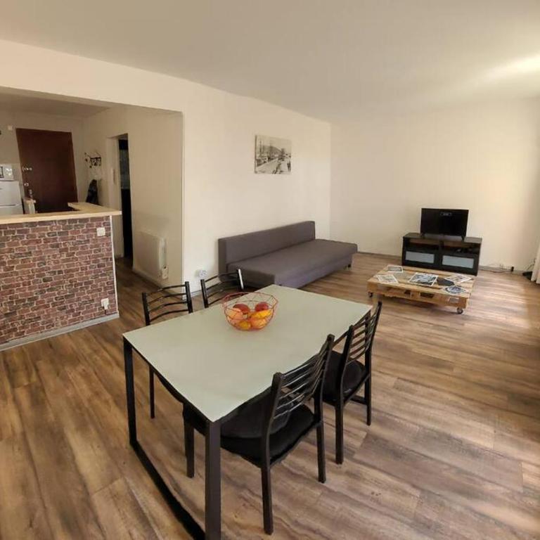 Au calme, 200m du centre T2 avec balcon et parking - Appartement 1 Chambre - 41