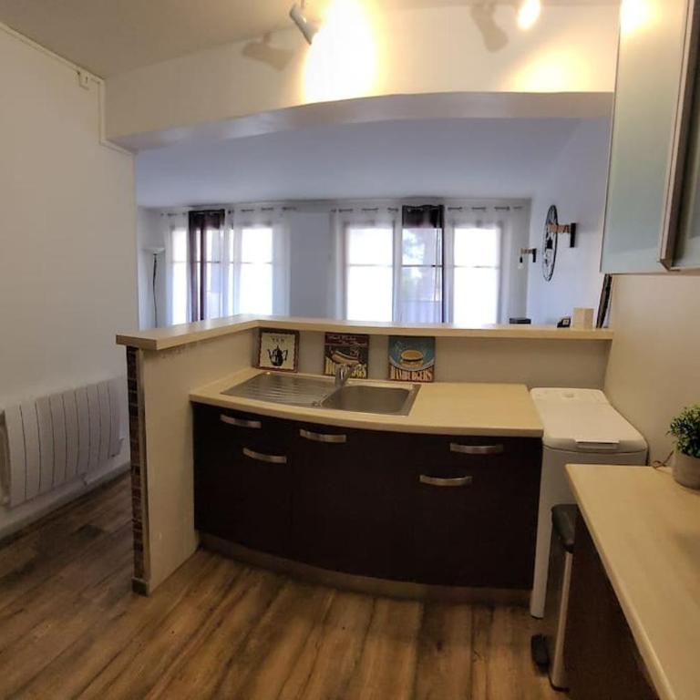 Au calme, 200m du centre T2 avec balcon et parking - Appartement 1 Chambre - 36