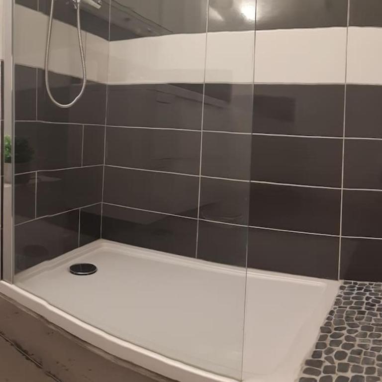 Au calme, 200m du centre T2 avec balcon et parking - Appartement 1 Chambre - 28