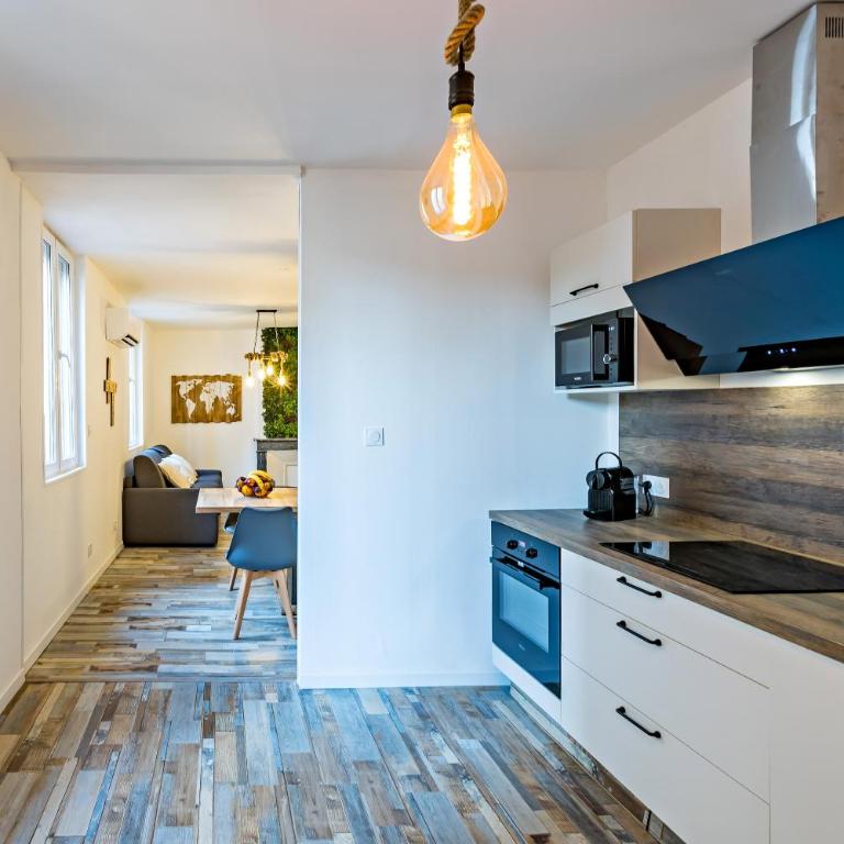 Centre Historique - FREE Parking - Self Checkin - WIFI - LA CABANE - SLEEPNTRIPBEZIERS - Appartement 2 Chambres - 17