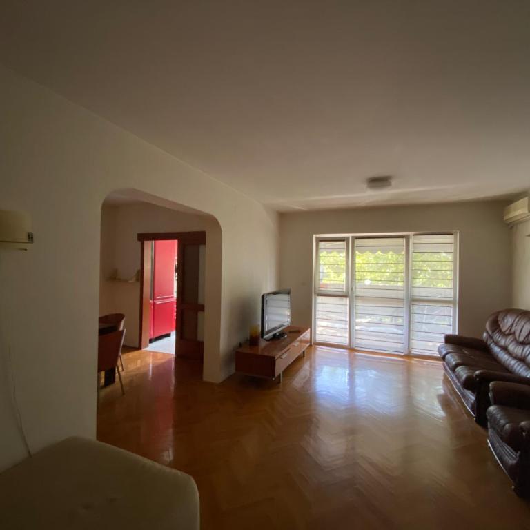Veliki stan u centru grada - Apartment mit 3 Schlafzimmern - 1
