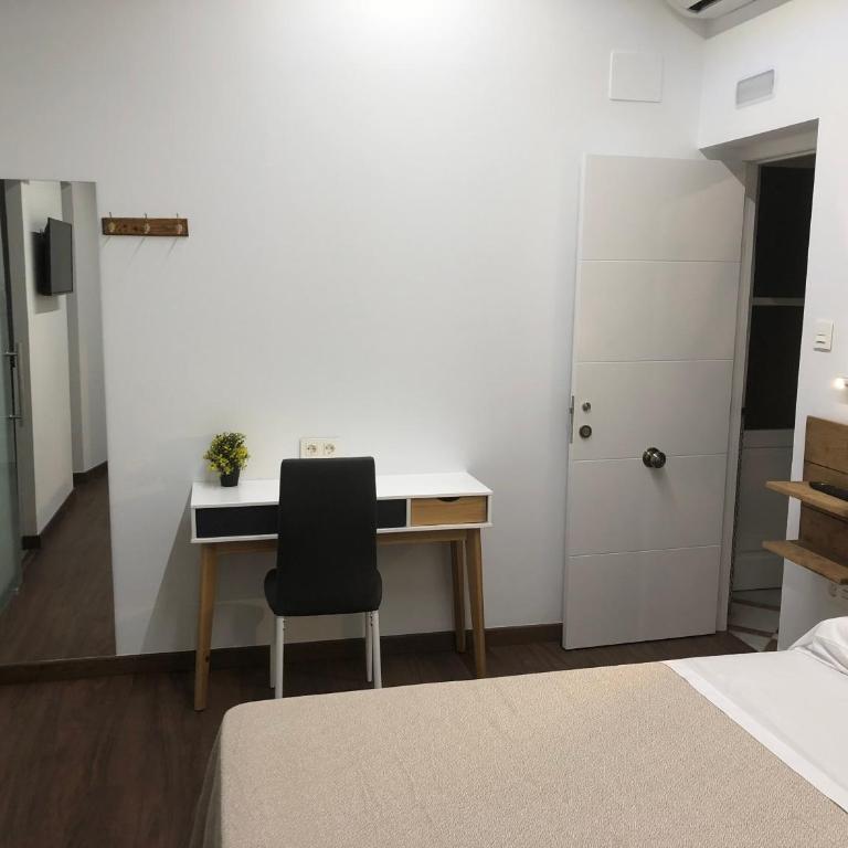 Cabildo Castelar - Habitación Doble con baño privado - 2