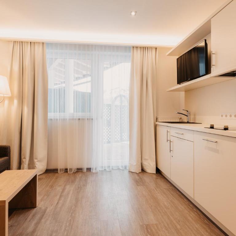 Alpina Wagrain - Suite Kristall Garten mit Terrasse - 8
