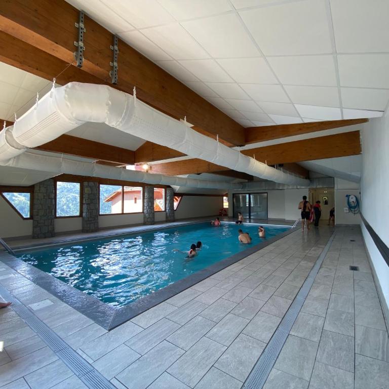 Appartement 4-6 personnes à Valmeinier 1800 résa du samedi au samedi avec piscine intérieure chauffée - Appartement 2 Chambres - 15