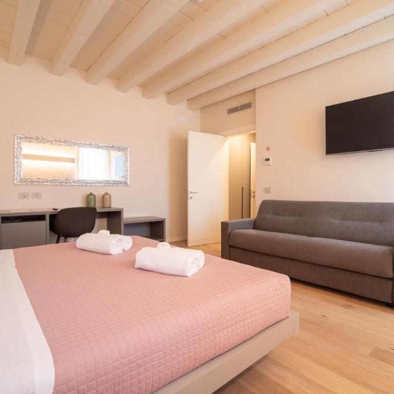 Calcirelli Suites - Camera Familiare Deluxe - 9