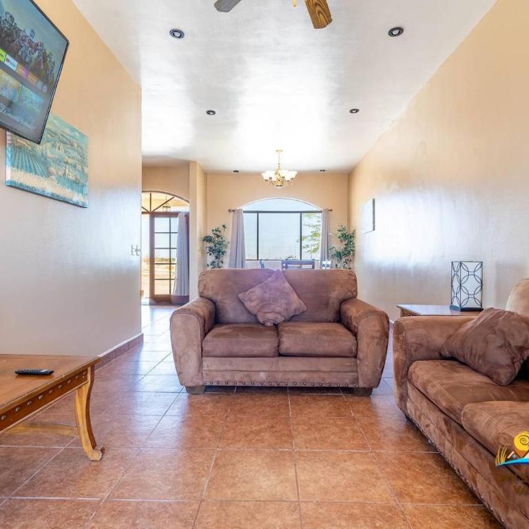 Family resort home, pools, tennis, clean shady beach and family golfing - Casa - 2
