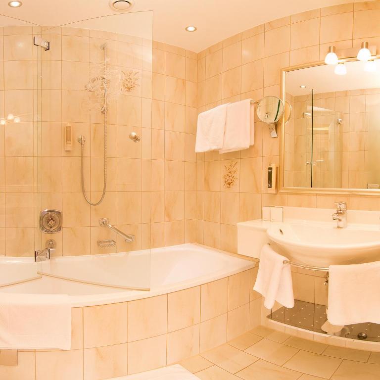 Alpenhotel Tirolerhof - Doppel- oder Zweibettzimmer - 5