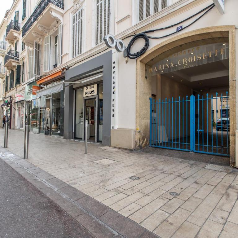 LB Vacation Rentals I Renovated Apt Minutes from Beach - Palais - 30m2 Terrace - Apartamento de 1 dormitorio - 10