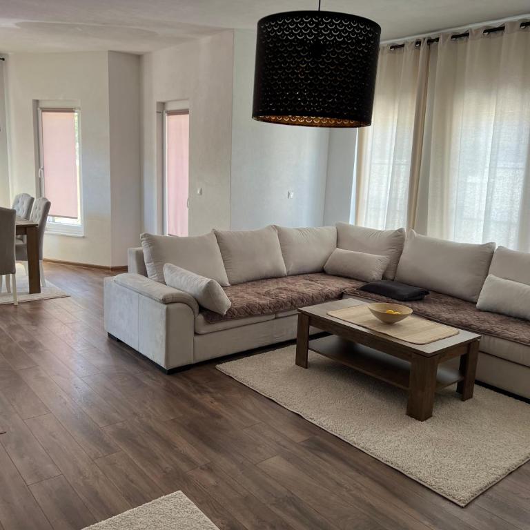 Una - Three-Bedroom House - 27