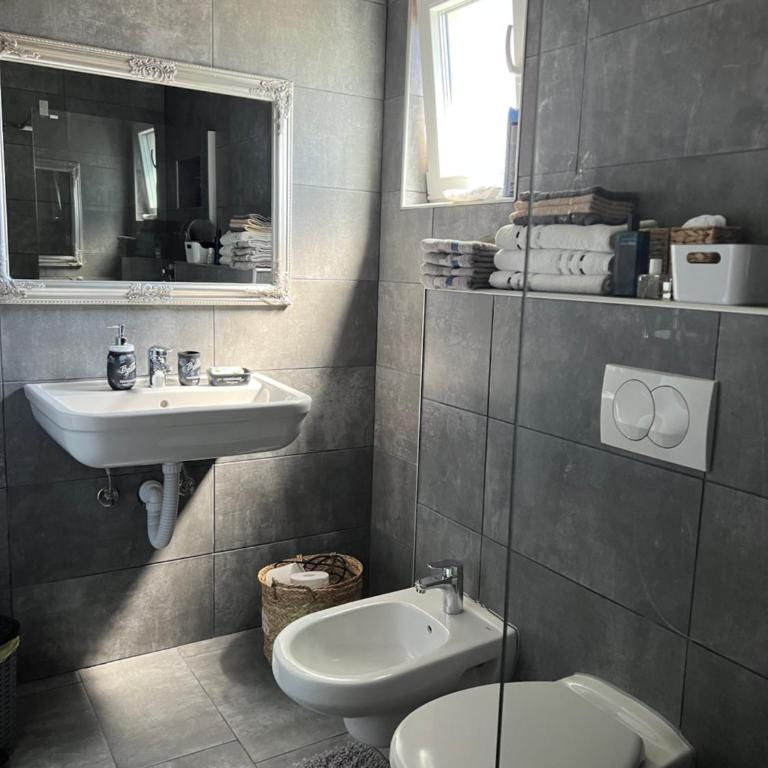 Una - Three-Bedroom House - 44