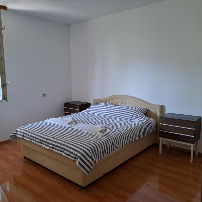 Apartman Aya Rejana - Three-Bedroom Apartment - 24