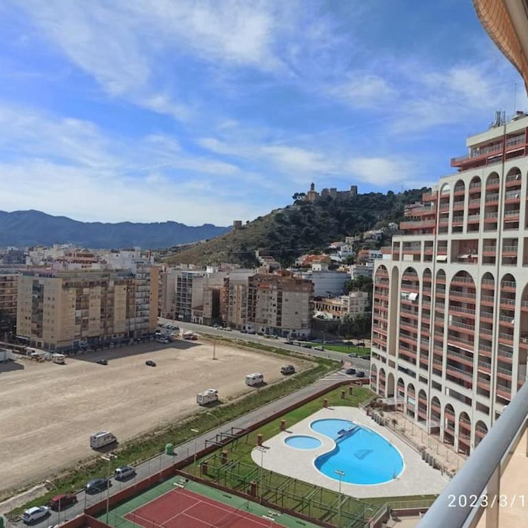 Espectacular terraza y vistas en 1a línea de playa - Three-Bedroom Apartment - 12