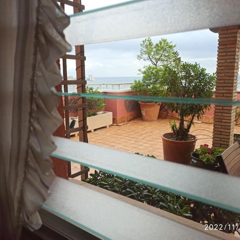 Espectacular terraza y vistas en 1a línea de playa - Three-Bedroom Apartment - 29