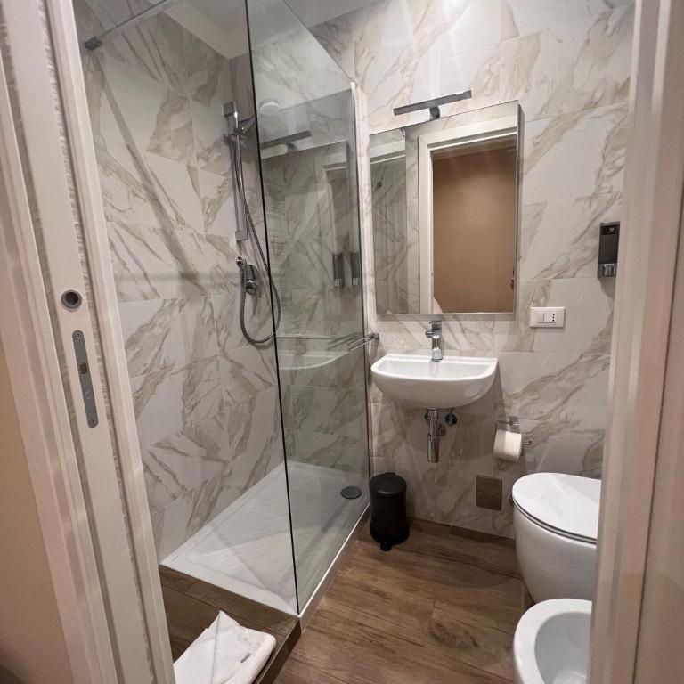 Cozy Luxury Room Turati - Camera Queen Deluxe - 3