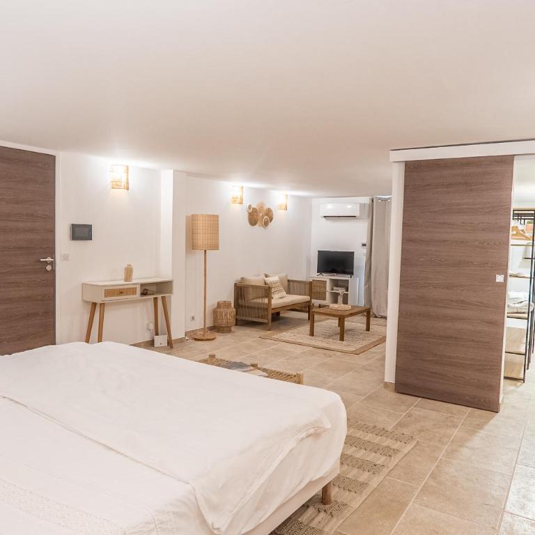 Location de chambre Villa les allamandas - Chambre Double avec Salle de Bains Privative - 44