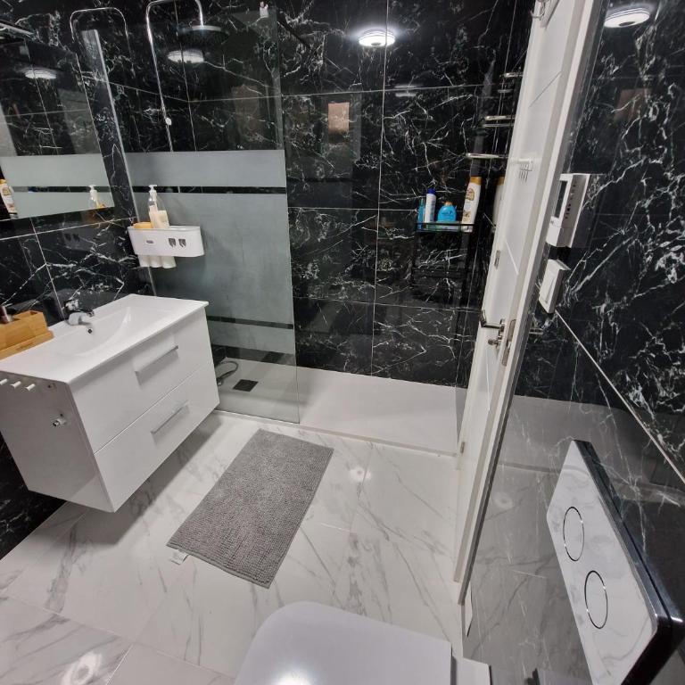 Luxury Oceanfront Amazing view Playa del Acequion - Apartamento de 3 dormitorios - 27