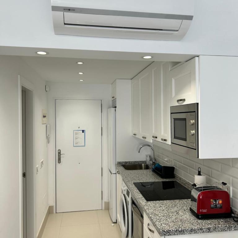 Mare Apartments Marbella - Studio with Balcony - 8