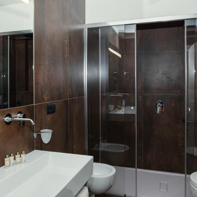 Hotel Leonardo Da Vinci Wellness SPA - Deluxe Suite with Spa Bath - 5