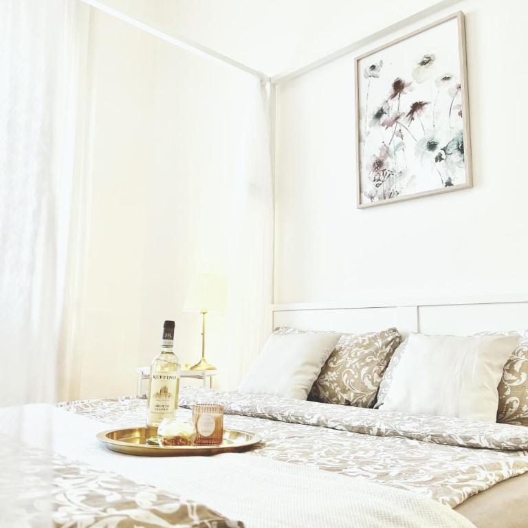 Amazing Premium Apartment in the heart of Florence at the DUOMO, 2 Bedrooms, 2 Bathrooms, 1 Livingroom or extra Bedroom, ideal for 2-8 Guests - Two-Bedroom Apartment - 34