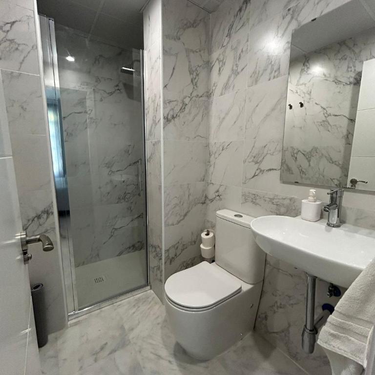 The Spot Central Hostel - Habitación Triple con baño privado - 5
