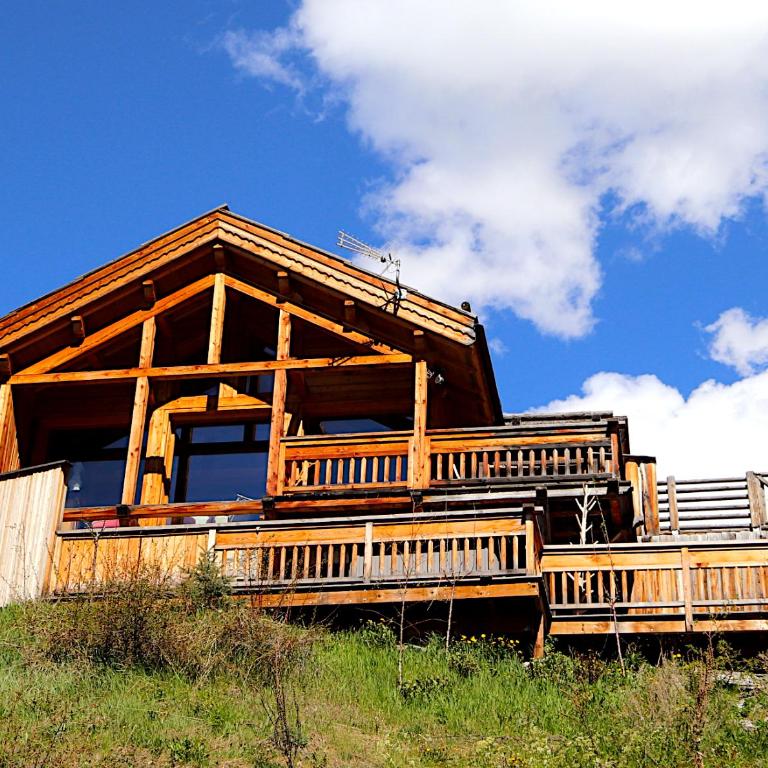 Chalet with Ski Slope Views, Jacuzzi & Cinema Room - Chalet - 32