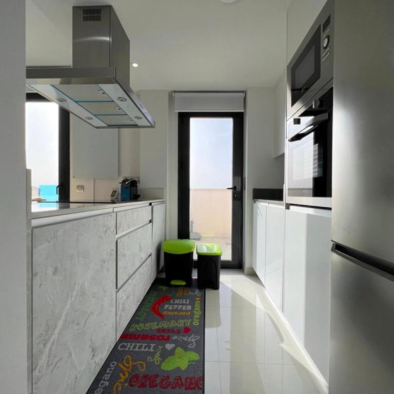 penthouse center Torrevieja, private terrace, near the beach - Three-Bedroom Apartment - 8