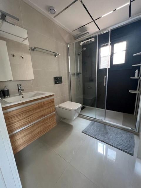 penthouse center Torrevieja, private terrace, near the beach - Three-Bedroom Apartment - 11