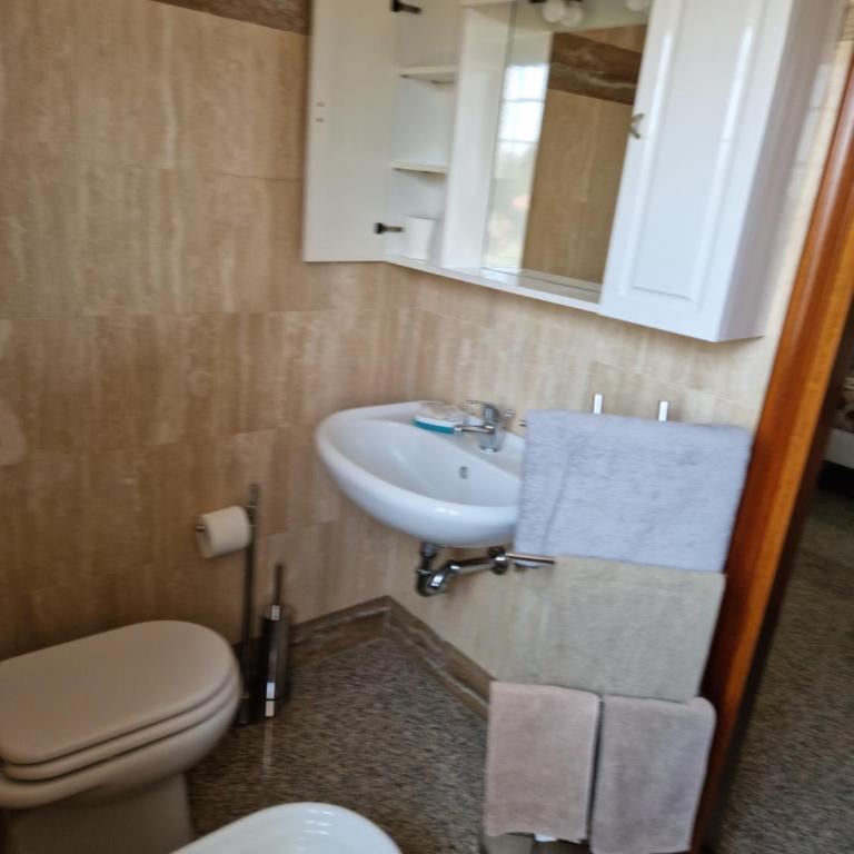 Castelbarco House F - Doppelzimmer mit eigenem Bad - 15