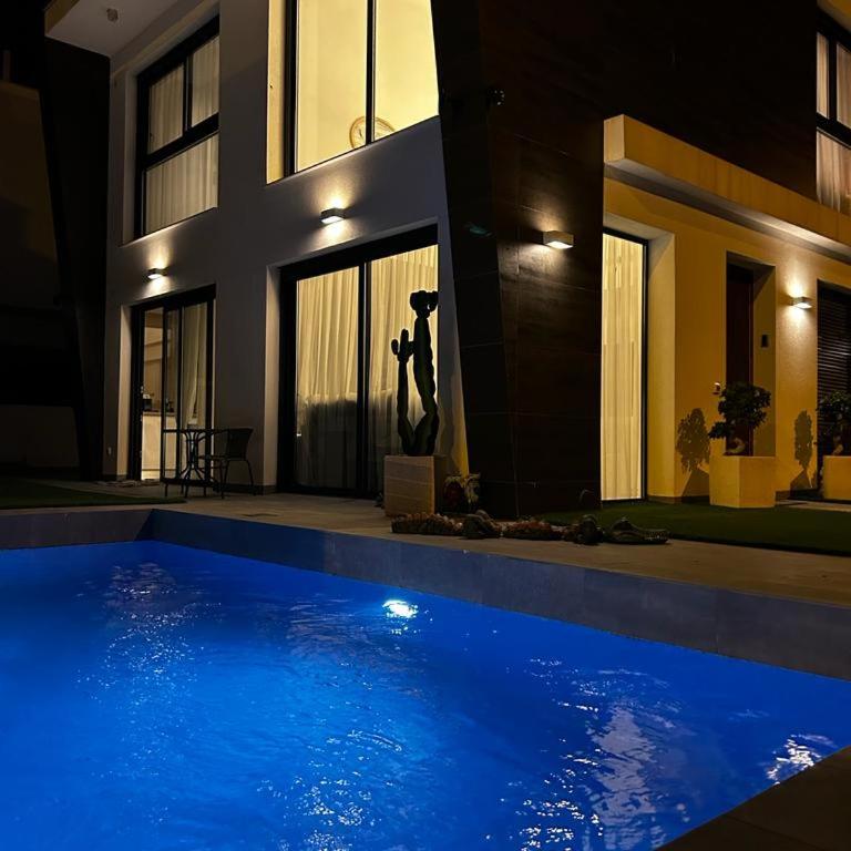 Brilliant Villa - Three-Bedroom Villa - 4