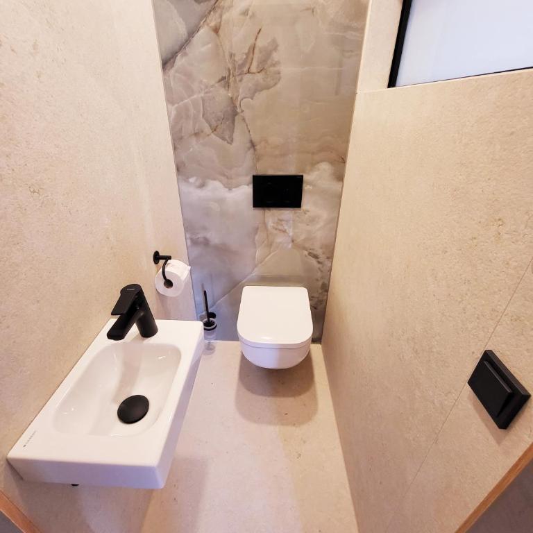 Schickster Sky Lodge und Chalet Rossi - Apartment mit Balkon - 19