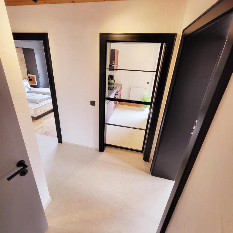 Schickster Sky Lodge und Chalet Rossi - Apartment mit Balkon - 18
