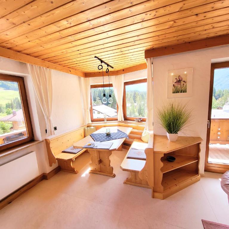 Schickster Sky Lodge und Chalet Rossi - Apartment mit Balkon - 22