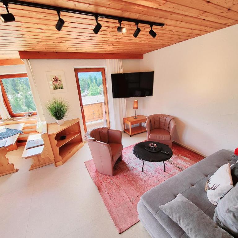 Schickster Sky Lodge und Chalet Rossi - Apartment mit Balkon - 23