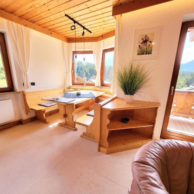 Schickster Sky Lodge und Chalet Rossi - Apartment mit Balkon - 24
