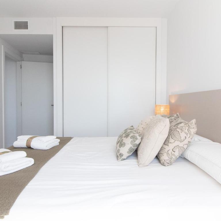 Global Vacacional, Nuevo apartamento con terraza en Gran Canet Residencial - Two-Bedroom Deluxe Apartment - 13