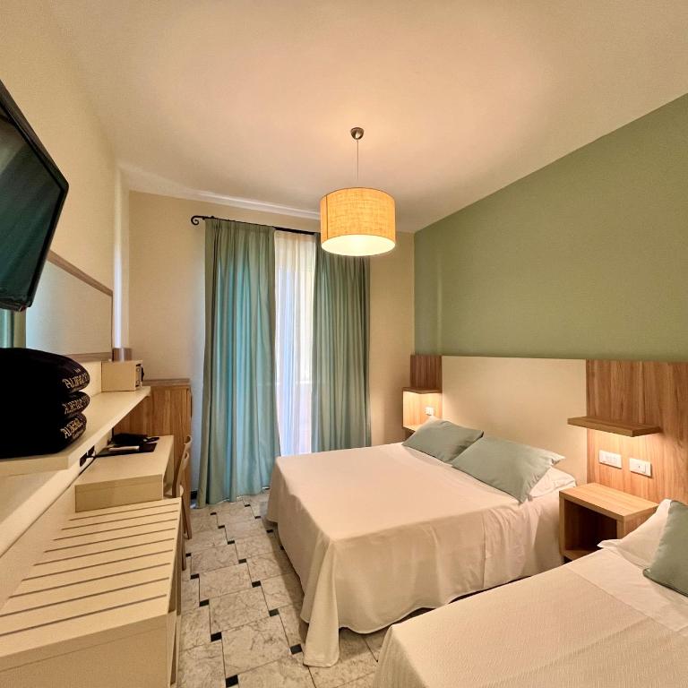 Albergo Degli Amici - Camera Tripla Standard - 1