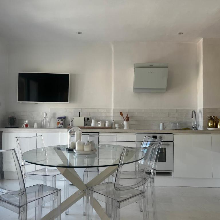 El Bohemar - One-Bedroom Apartment - 12