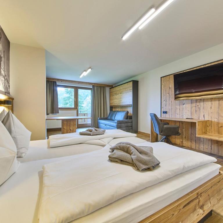 Eibinghof BED & BREAKFAST & SWIM Frühstück Pension - Familienzimmer mit Balkon - 2