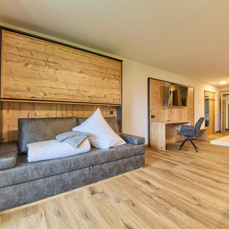 Eibinghof BED & BREAKFAST & SWIM Frühstück Pension - Familienzimmer mit Balkon - 3