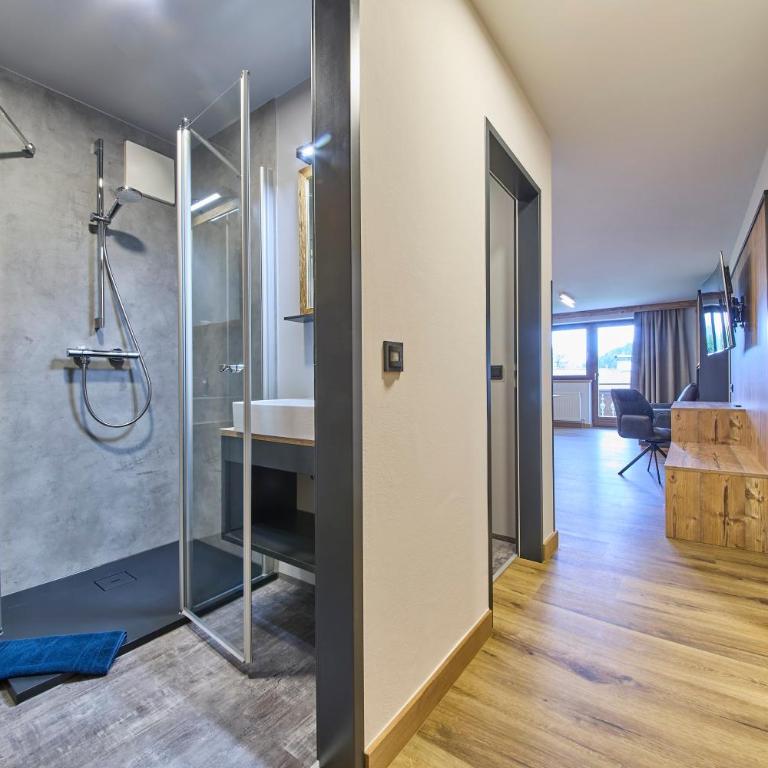 Eibinghof BED & BREAKFAST & SWIM Frühstück Pension - Familienzimmer mit Balkon - 4