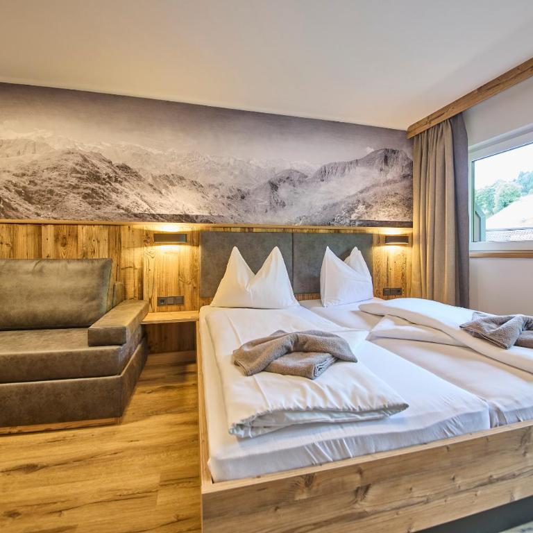 Eibinghof BED & BREAKFAST & SWIM Frühstück Pension - Dreibettzimmer mit Balkon - 1