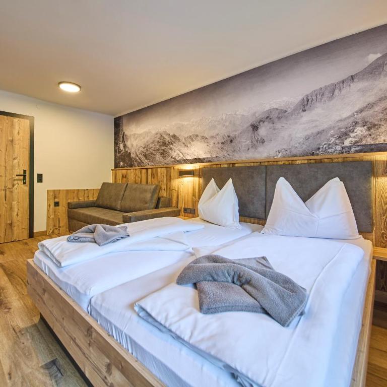 Eibinghof BED & BREAKFAST & SWIM Frühstück Pension - Dreibettzimmer mit Balkon - 4