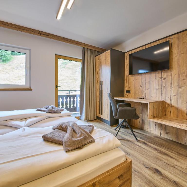 Eibinghof BED & BREAKFAST & SWIM Frühstück Pension - Dreibettzimmer mit Balkon - 5