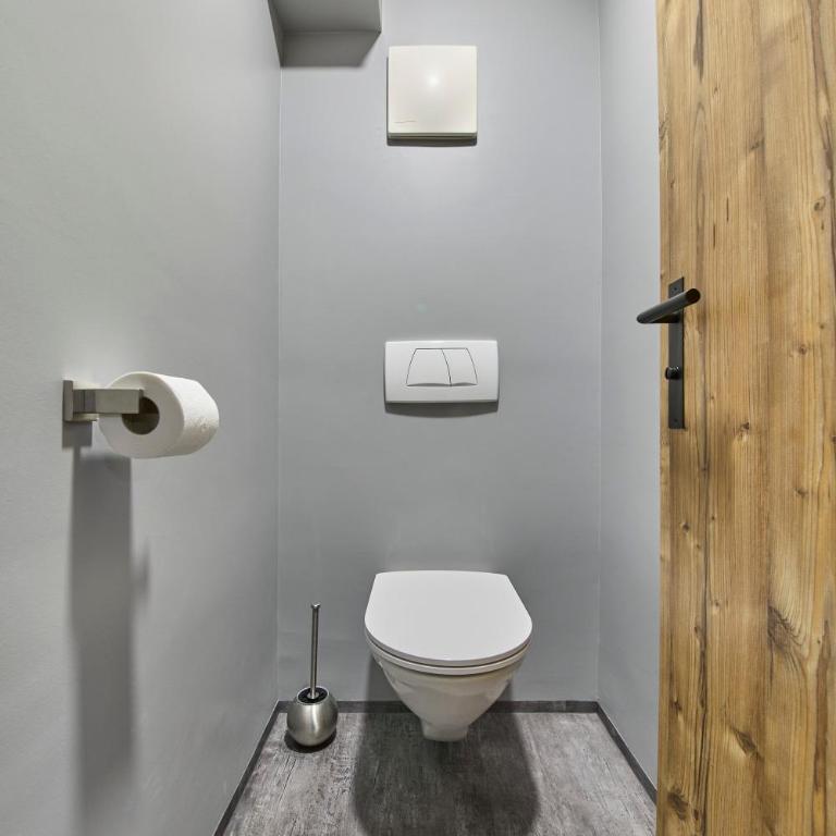 Eibinghof BED & BREAKFAST & SWIM Frühstück Pension - Dreibettzimmer mit Balkon - 10