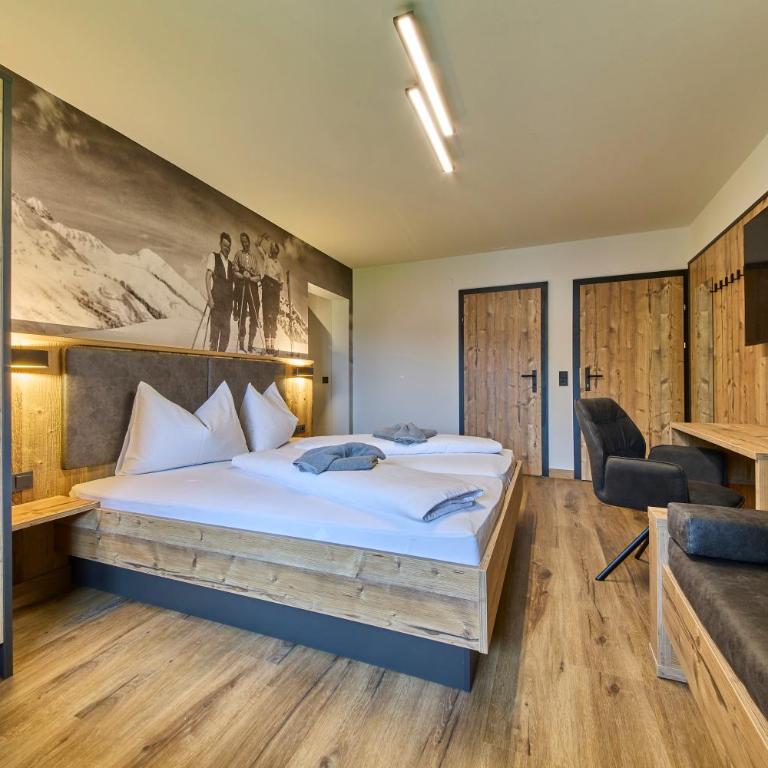 Eibinghof BED & BREAKFAST & SWIM Frühstück Pension - Dreibettzimmer mit Balkon - 12