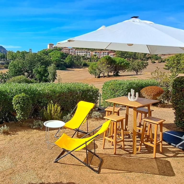 Dans un cadre d'exception, Vue mer panoramique à Agay Côte d'Azur, Village Vacances Cap Esterel, 2 chambres, avec jardin, golf, climatisation, Wifi, 5 piscines - Appartement - Vue sur Mer - 24