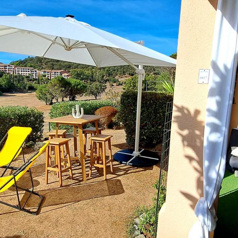 Dans un cadre d'exception, Vue mer panoramique à Agay Côte d'Azur, Village Vacances Cap Esterel, 2 chambres, avec jardin, golf, climatisation, Wifi, 5 piscines - Appartement - Vue sur Mer - 25