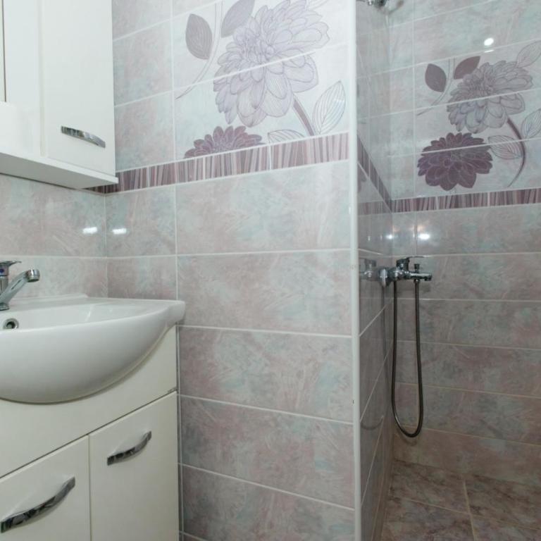 Flori Apartments - Porodična Dvokrevetna Soba sa Bračnim Krevetom - 1