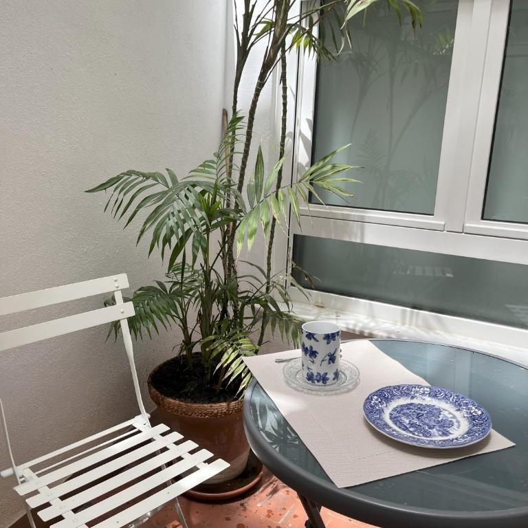 Precioso apartamento con patio - Two-Bedroom Apartment - 63